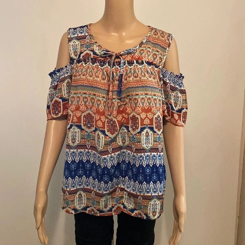 Luxology top size Medium, cold shoulder very colorful